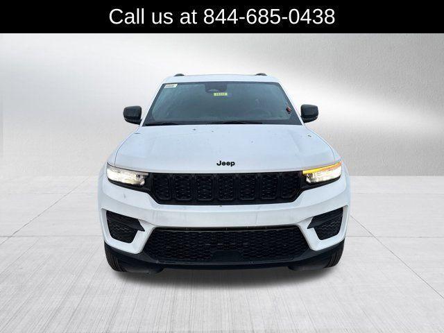 new 2025 Jeep Grand Cherokee car, priced at $37,135