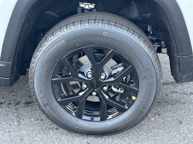 new 2025 Jeep Grand Cherokee car, priced at $37,135