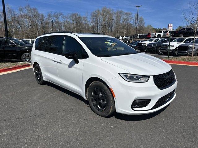 new 2024 Chrysler Pacifica Hybrid car, priced at $54,355