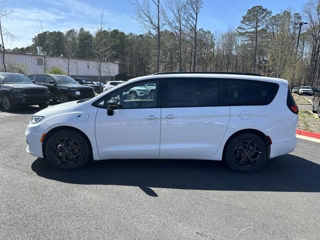 new 2024 Chrysler Pacifica Hybrid car, priced at $53,355