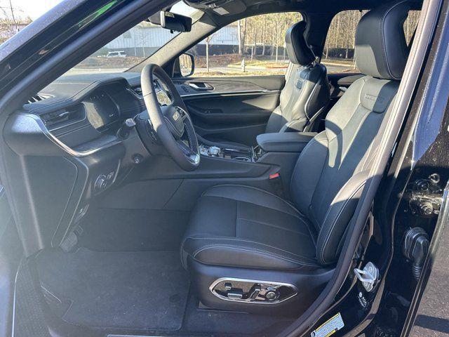new 2025 Jeep Grand Cherokee car, priced at $57,165