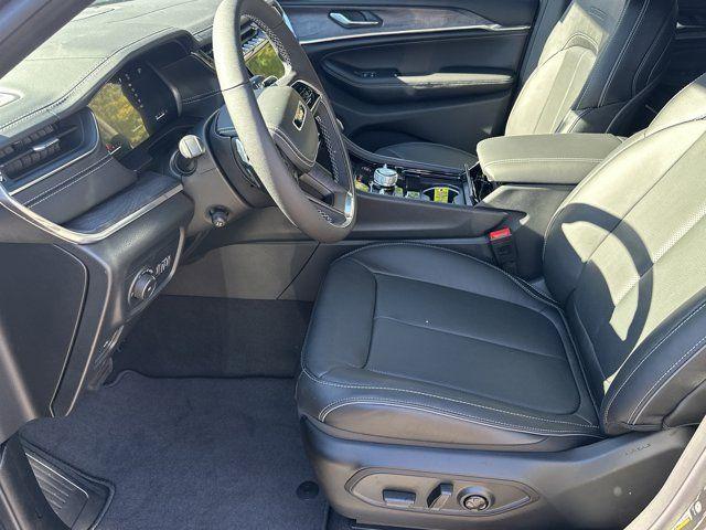 new 2025 Jeep Grand Cherokee car, priced at $50,085