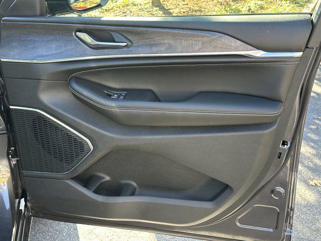 new 2025 Jeep Grand Cherokee car, priced at $50,085