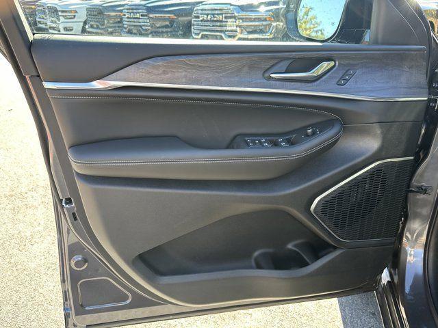 new 2025 Jeep Grand Cherokee car, priced at $50,085