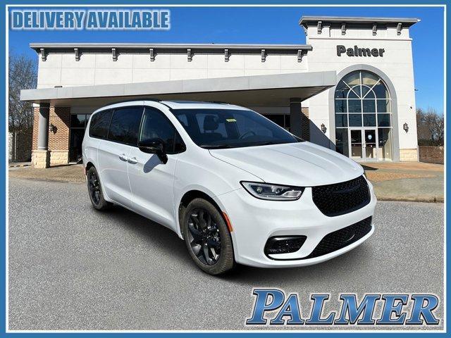 new 2024 Chrysler Pacifica car, priced at $43,295