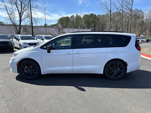 new 2024 Chrysler Pacifica car, priced at $43,295