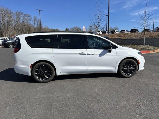 new 2024 Chrysler Pacifica car, priced at $43,295