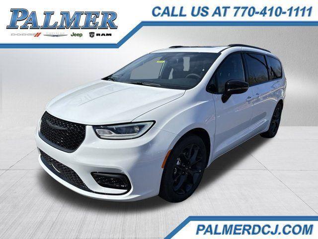 new 2024 Chrysler Pacifica car, priced at $40,295