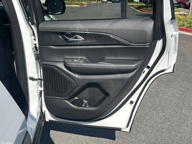 new 2025 Jeep Grand Cherokee car, priced at $44,135