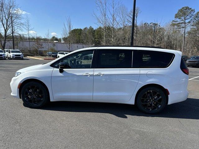 new 2024 Chrysler Pacifica car, priced at $42,295