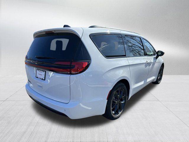 new 2024 Chrysler Pacifica car, priced at $40,295