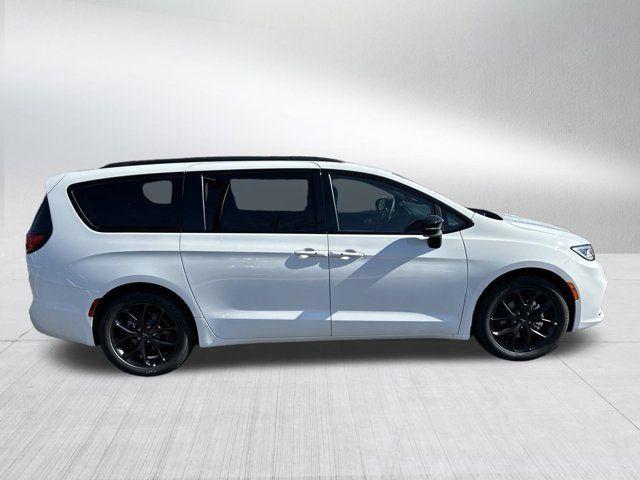 new 2024 Chrysler Pacifica car, priced at $40,295