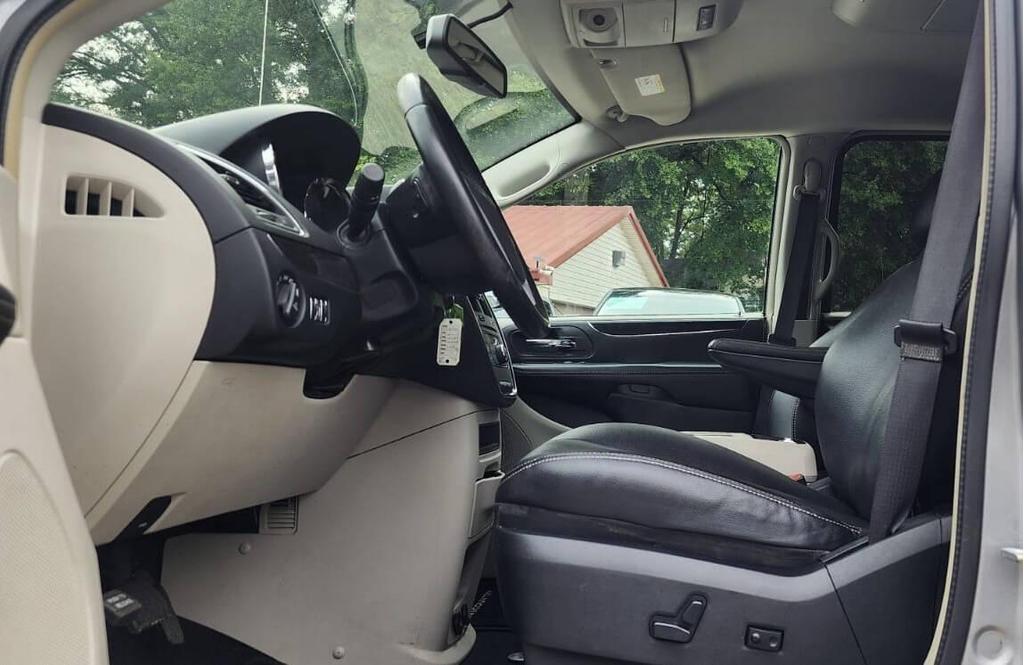 used 2016 Chrysler Town & Country car, priced at $7,798