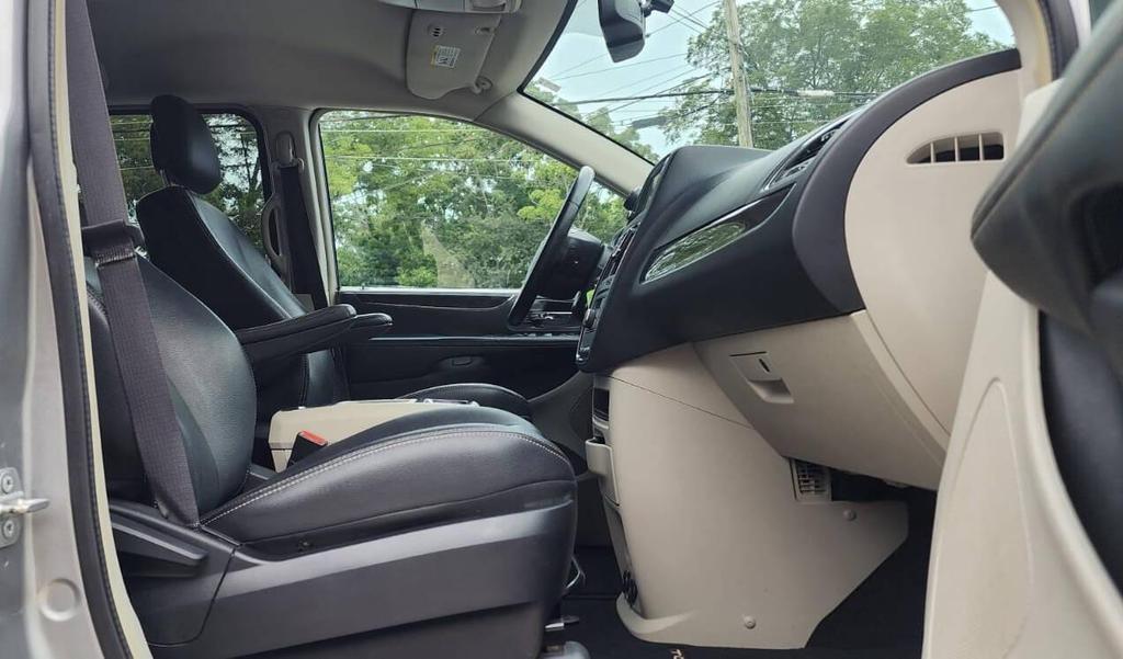 used 2016 Chrysler Town & Country car, priced at $7,798