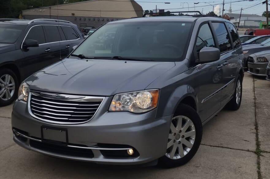 used 2016 Chrysler Town & Country car, priced at $7,798