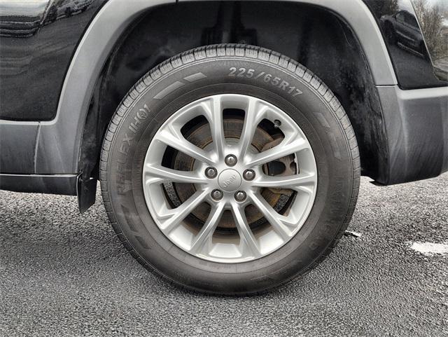 used 2019 Jeep Cherokee car, priced at $12,389