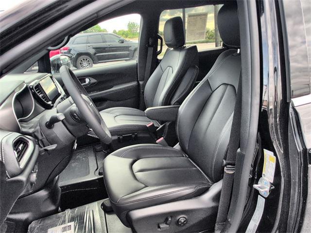 used 2025 Chrysler Pacifica car, priced at $86,884
