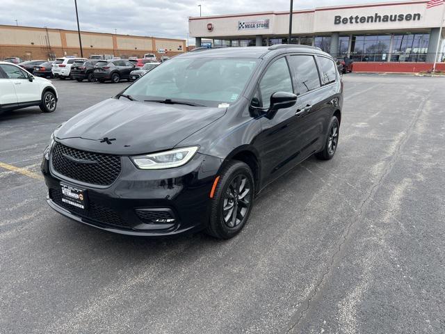 used 2021 Chrysler Pacifica car, priced at $30,000