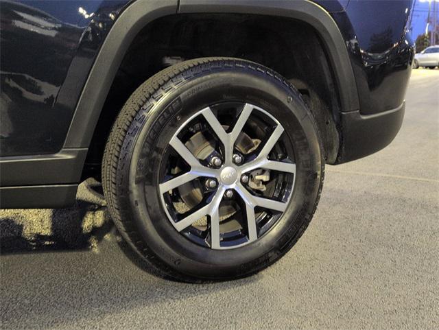 used 2024 Jeep Grand Cherokee car, priced at $37,999