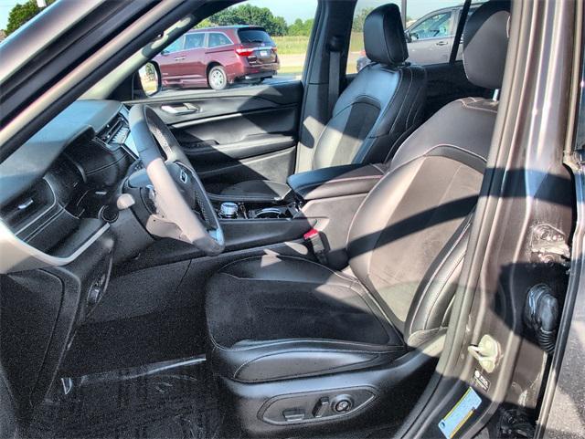 used 2023 Jeep Grand Cherokee car, priced at $34,990