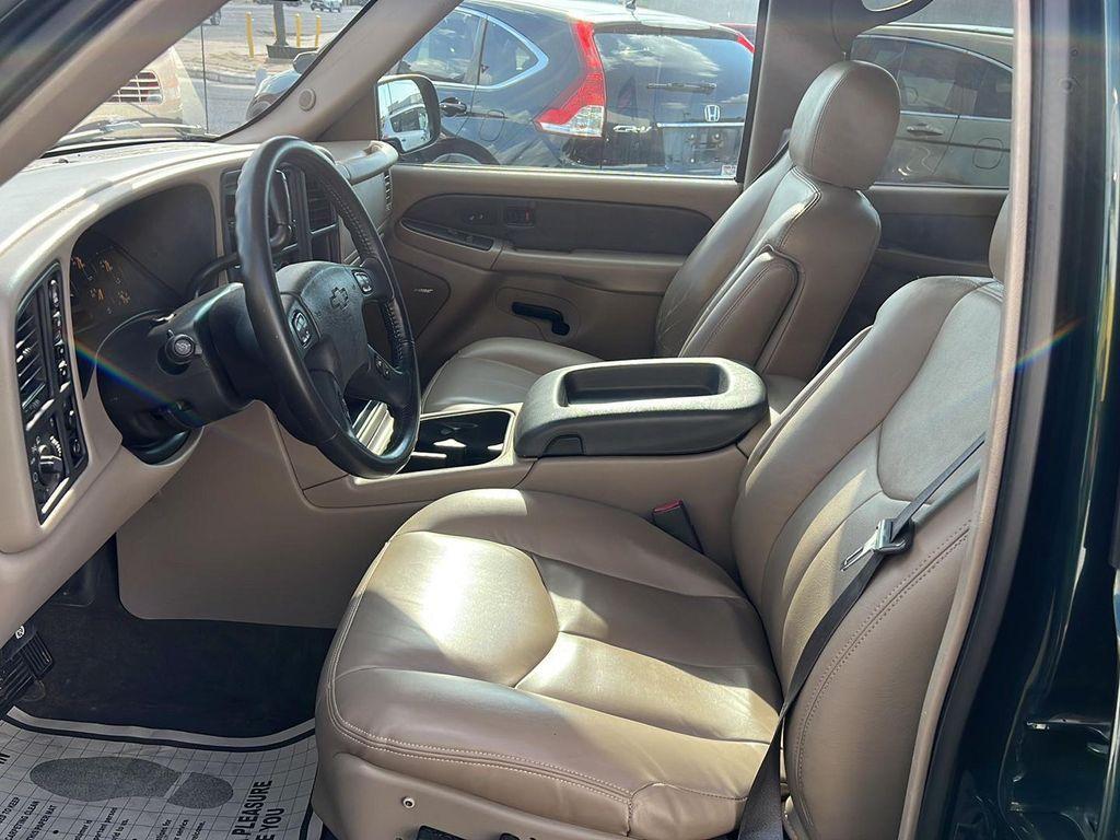 used 2004 Chevrolet Avalanche car, priced at $15,995