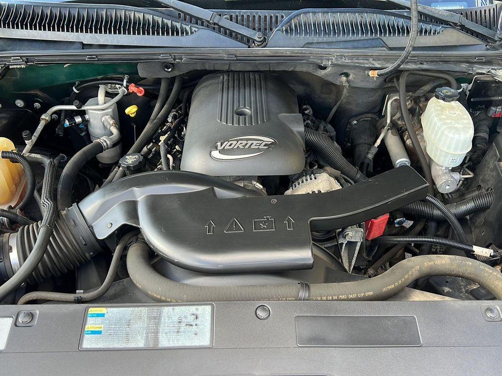 used 2004 Chevrolet Avalanche car, priced at $15,995