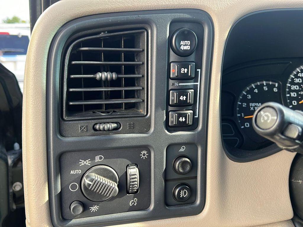 used 2004 Chevrolet Avalanche car, priced at $15,995