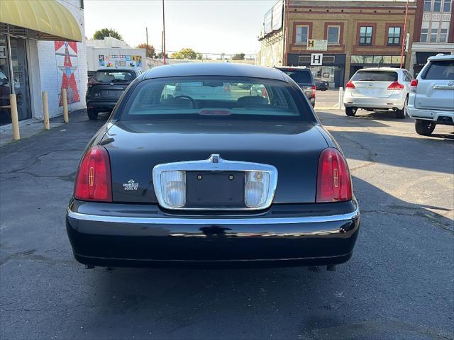 used 2001 Lincoln Town Car car, priced at $12,995