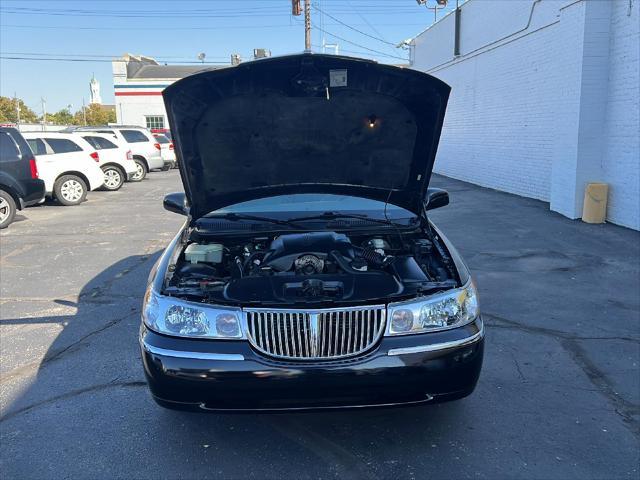 used 2001 Lincoln Town Car car, priced at $12,995