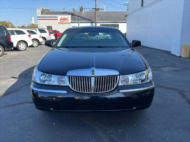 used 2001 Lincoln Town Car car, priced at $12,995