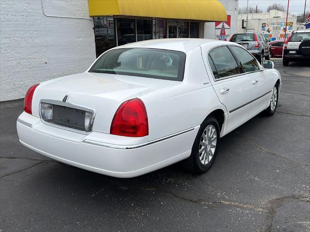 used 2007 Lincoln Town Car car, priced at $12,995