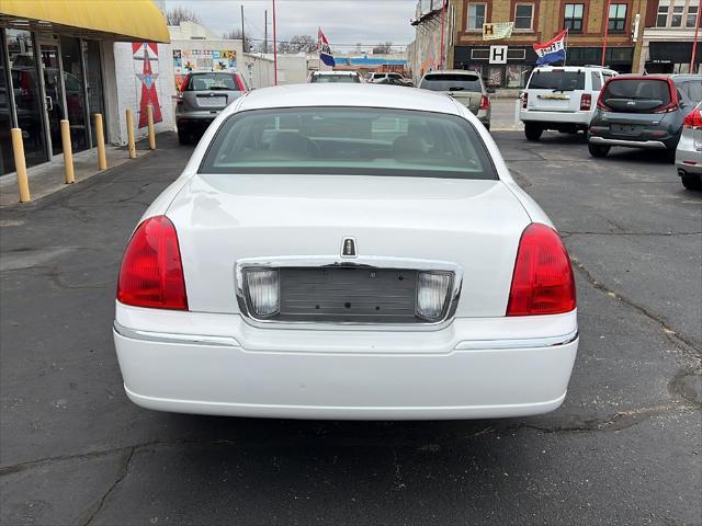 used 2007 Lincoln Town Car car, priced at $12,995