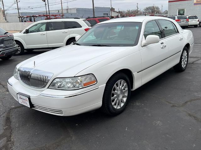 used 2007 Lincoln Town Car car, priced at $12,995