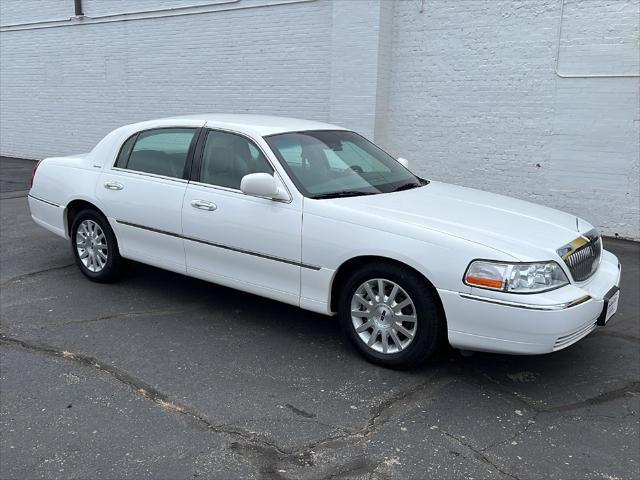 used 2007 Lincoln Town Car car, priced at $12,995