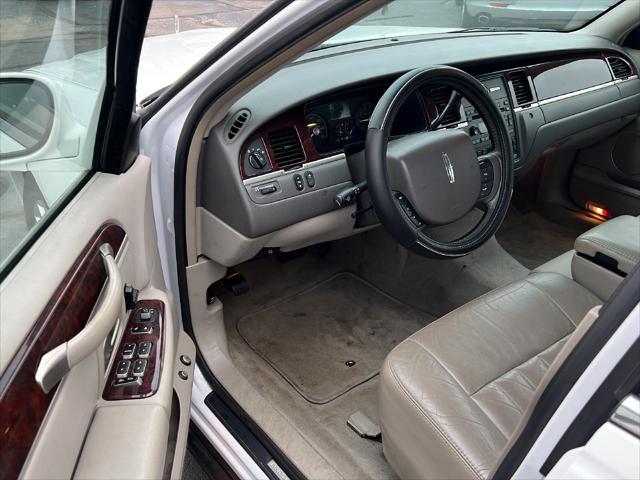 used 2007 Lincoln Town Car car, priced at $12,995