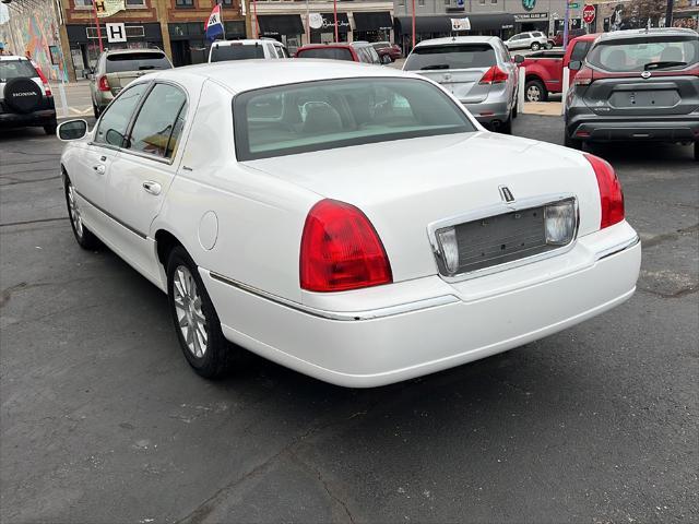 used 2007 Lincoln Town Car car, priced at $12,995