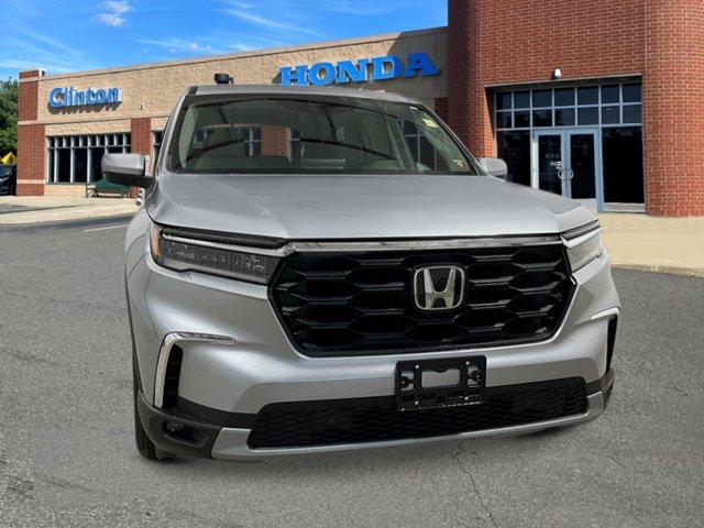 new 2025 Honda Pilot car, priced at $47,825