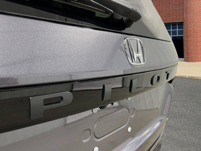 new 2025 Honda Pilot car, priced at $50,695