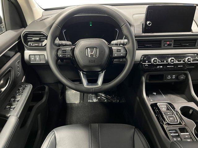 new 2025 Honda Pilot car, priced at $48,950