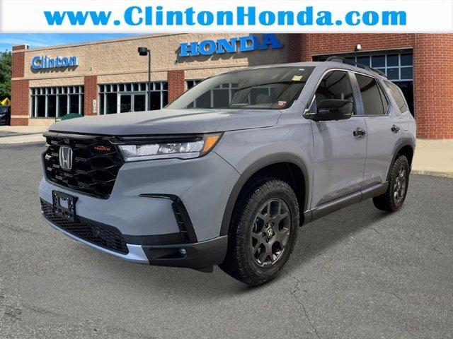 new 2025 Honda Pilot car, priced at $51,350