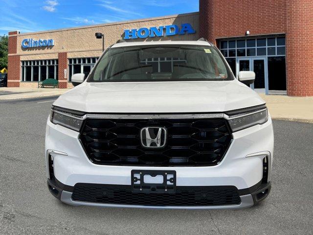 new 2025 Honda Pilot car, priced at $54,985