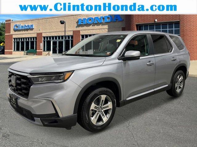 new 2025 Honda Pilot car, priced at $47,050