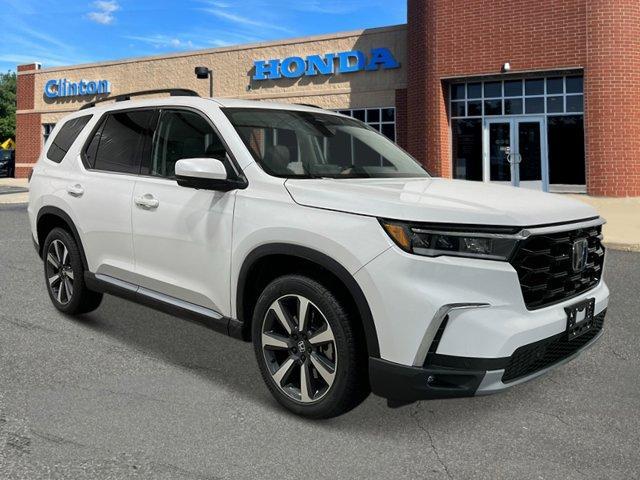 new 2025 Honda Pilot car, priced at $54,985