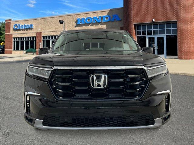 new 2025 Honda Pilot car, priced at $48,175