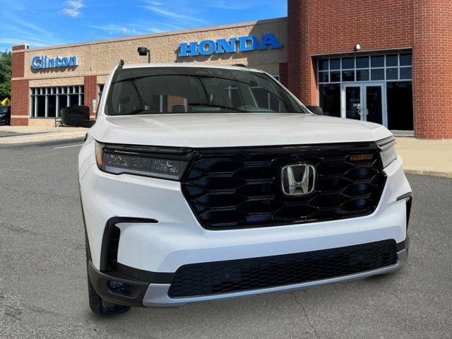 new 2025 Honda Pilot car, priced at $50,950