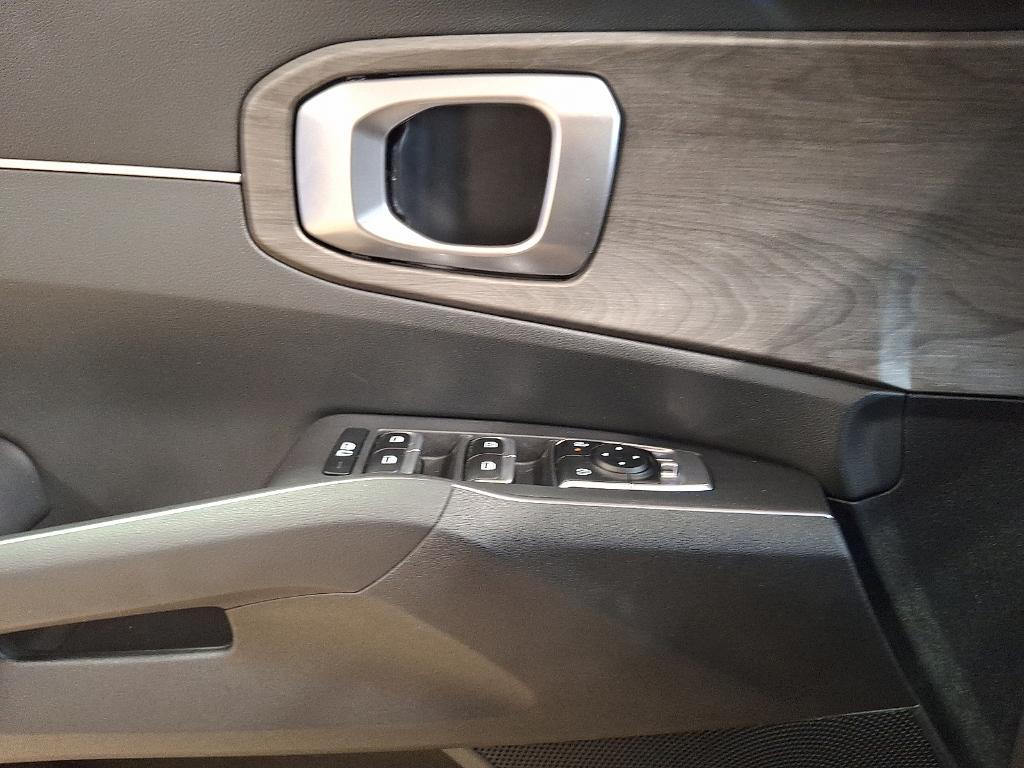 used 2024 Kia Sorento car, priced at $36,740