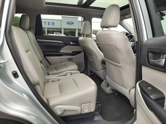 used 2019 Toyota Highlander car, priced at $29,988