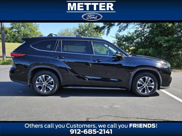 used 2021 Toyota Highlander car, priced at $27,995