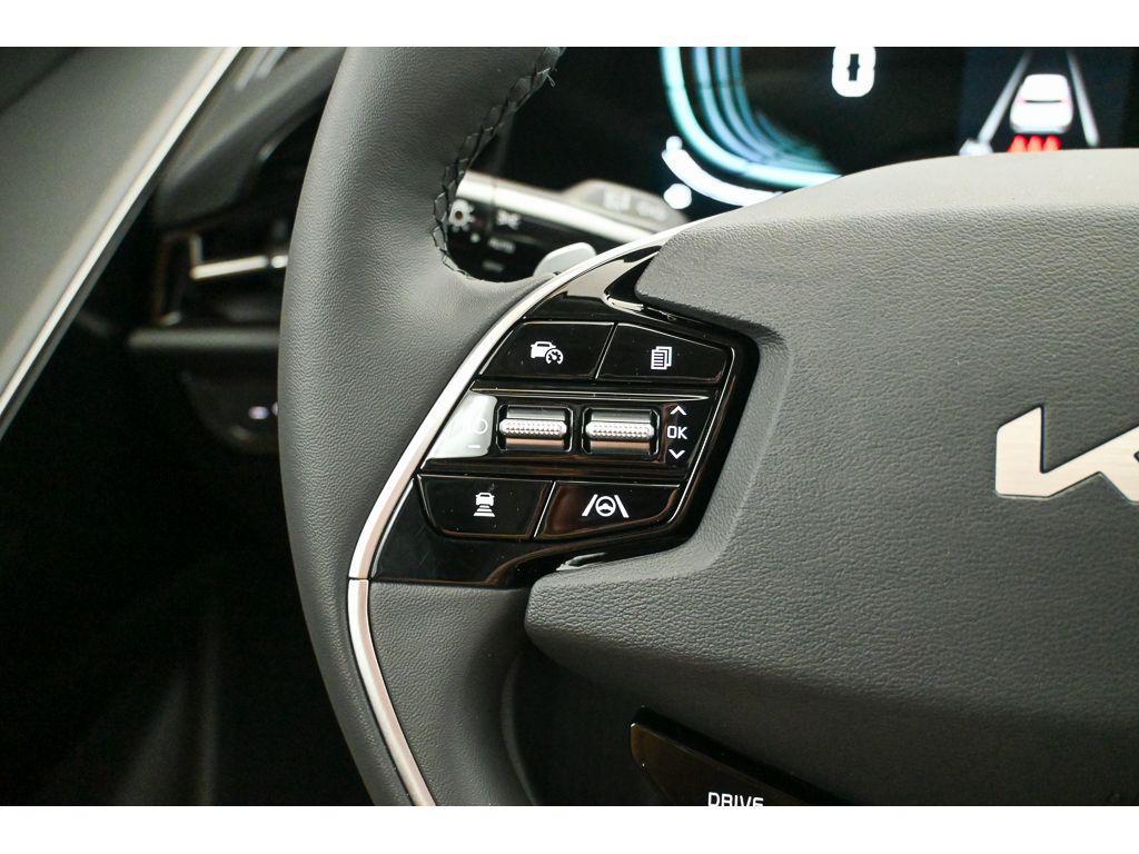 new 2025 Kia Niro Plug-In Hybrid car, priced at $35,885