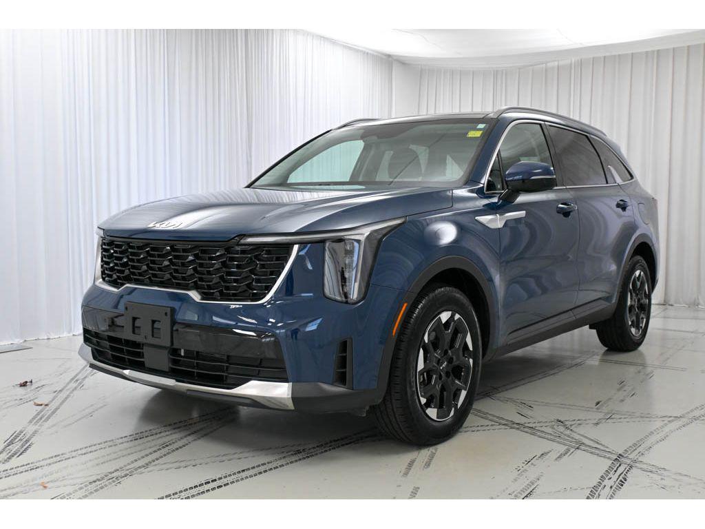 used 2025 Kia Sorento car, priced at $32,185